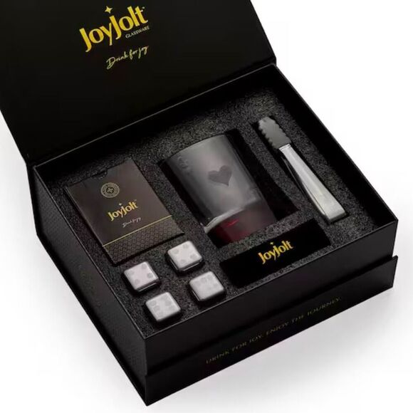 New! Poker queen of heart whiskey glass set by JoyJolt - Picture 7 of 7